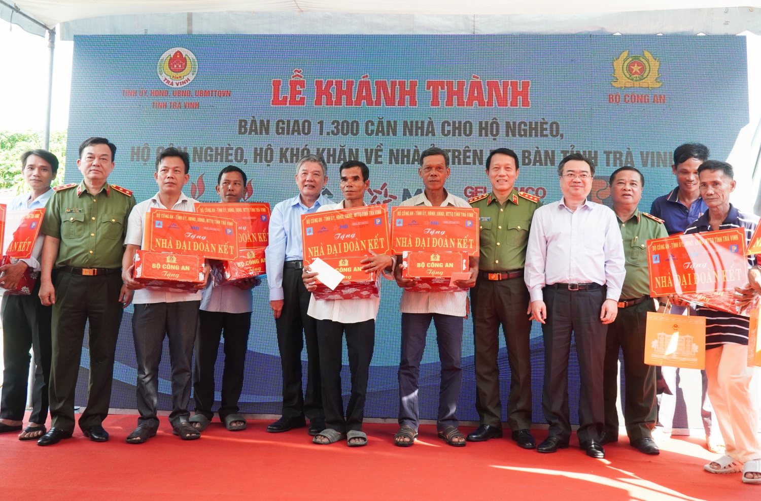 Khánh thành và bàn giao 1.300 căn nhà cho người nghèo tại Trà Vinh